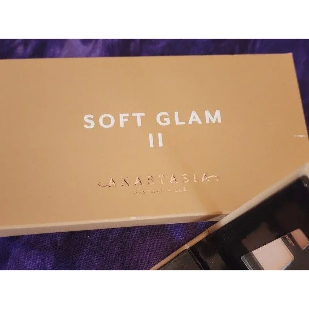 ANASTASIA BEVERLY HILLS Soft Glam II Mini Eyeshadow Palette 8 Pan Pressed Powder